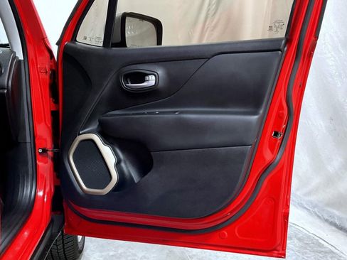 Used 2016 Jeep Renegade Limited image 17