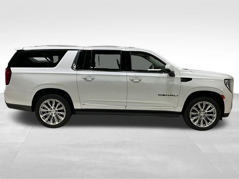 Used 2024 GMC Yukon XL Denali w/ Denali Reserve Package AWD/4WD image 3