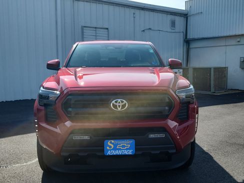 Used 2025 Toyota Tacoma SR5 AWD/4WD image 8