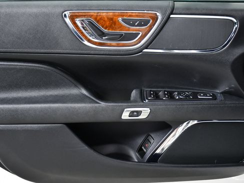 Used 2020 Lincoln Continental image 22