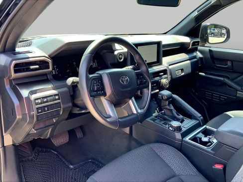 Used 2025 Toyota 4Runner SR5 AWD/4WD image 17