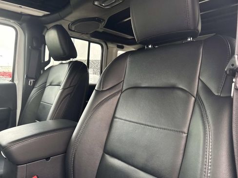 Used 2020 Jeep Wrangler Unlimited Sahara AWD/4WD image 17