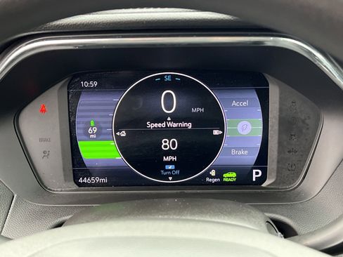 Used 2023 Chevrolet Bolt EUV LT image 17