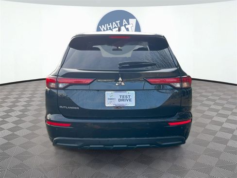 Used 2024 Mitsubishi Outlander ES image 6