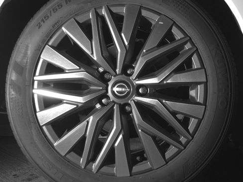 Used 2025 Nissan Altima 2.5 SV FWD image 15