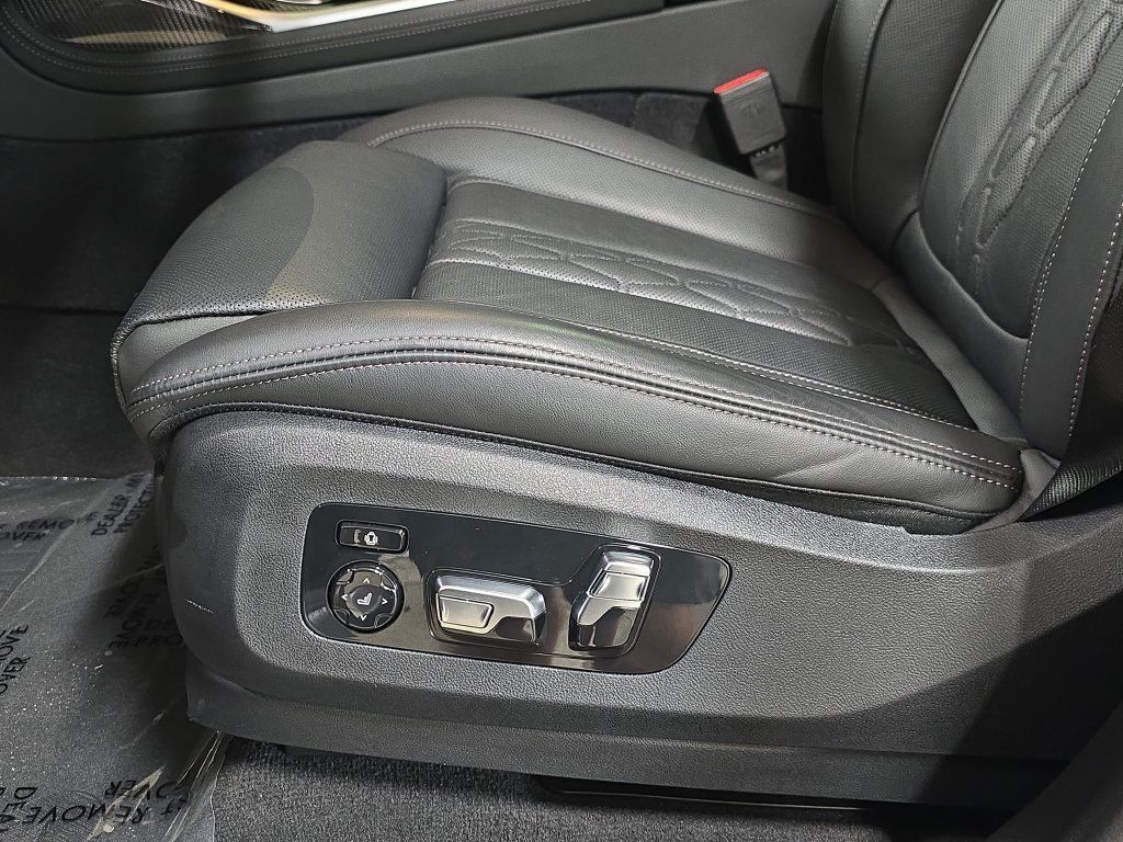 Used 2024 BMW X7 M60i w/ Executive Package AWD/4WD image 28