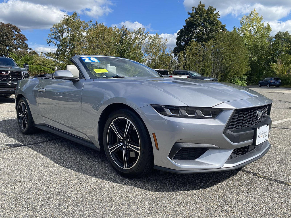 Used 2024 Ford Mustang Premium RWD image 3