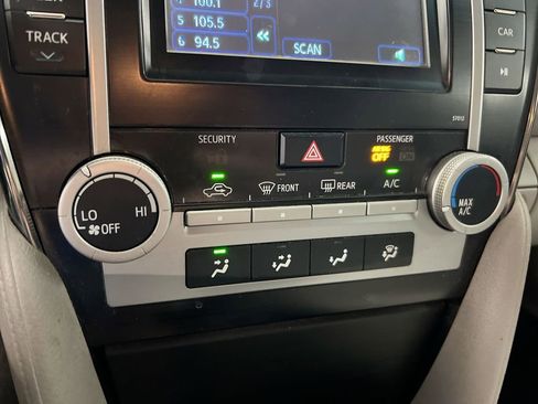 Used 2012 Toyota Camry LE image 15