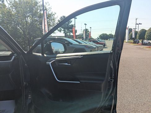 Used 2024 Toyota RAV4 XLE FWD image 30