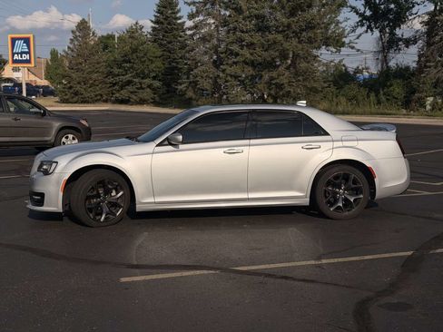 Used 2023 Chrysler 300 S w/ Comfort Group RWD image 8