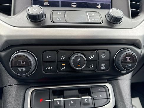 Used 2023 GMC Acadia SLT w/ Elevation Edition image 19