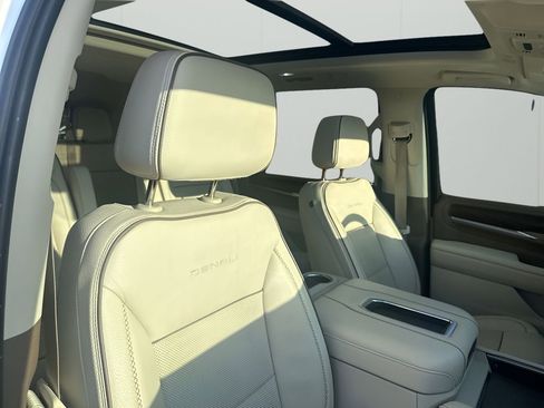 Used 2023 GMC Yukon Denali image 14