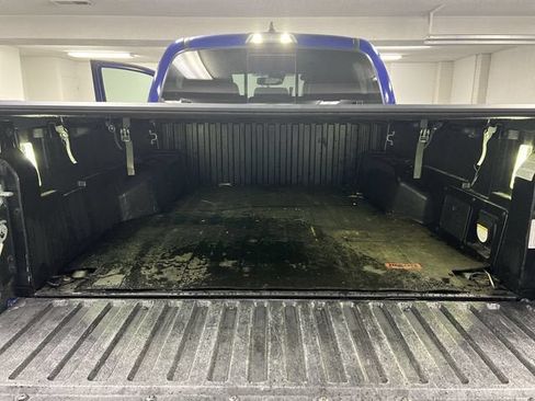 Used 2022 Toyota Tacoma TRD Sport w/ TRD Premium Sport Package AWD/4WD image 26