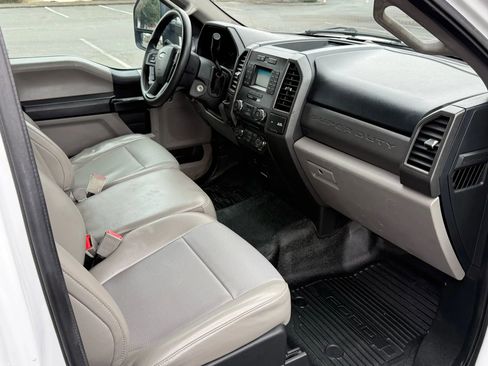 Used 2018 Ford F550 XL Flatbed 2D image 16