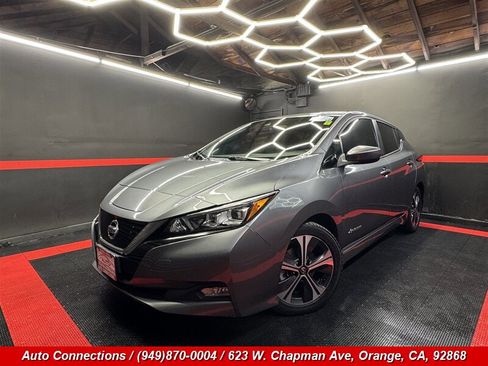 Used 2018 Nissan Leaf SV w/ SV Technology Package image 2