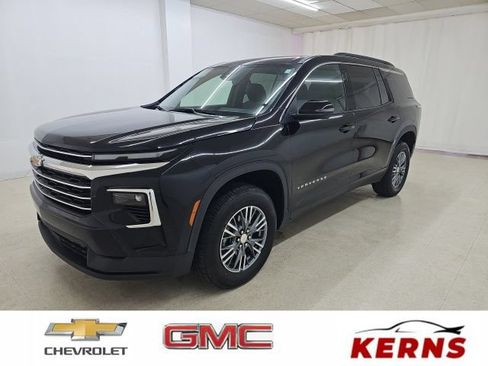 Used 2025 Chevrolet Traverse LT AWD/4WD image 1