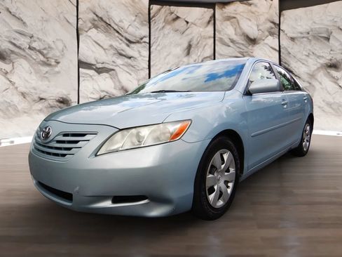 Used 2007 Toyota Camry LE FWD image 1