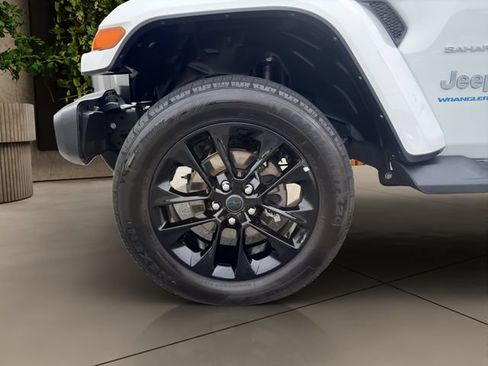 Used 2024 Jeep Wrangler Unlimited Sahara AWD/4WD image 22