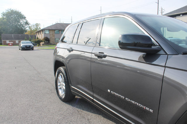 Used 2024 Jeep Grand Cherokee Laredo RWD image 47