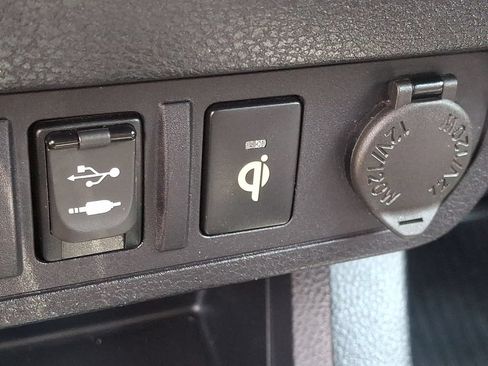 Used 2018 Toyota Tacoma TRD Off-Road AWD/4WD image 24