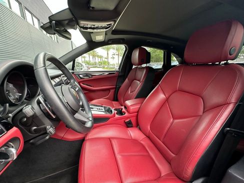 Certified 2023 Porsche Macan S AWD/4WD image 5
