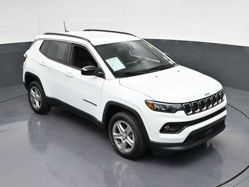 Used 2024 Jeep Compass Latitude AWD/4WD image 24