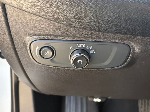 Used 2019 Chevrolet Equinox LS FWD image 24