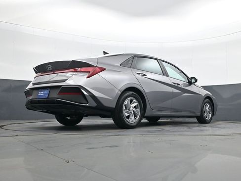 Certified 2024 Hyundai Elantra SE image 25