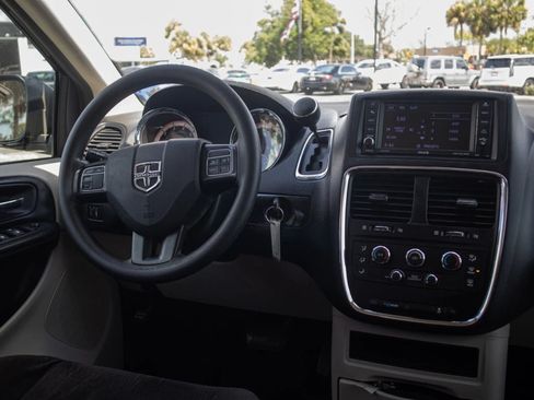 Used 2019 Dodge Grand Caravan SE w/ UConnect Hands-Free Group FWD image 27