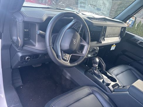 New 2025 Ford Bronco Badlands image 11