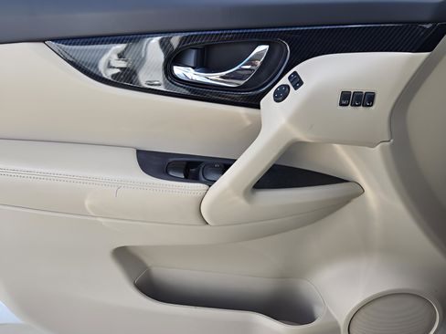 Used 2019 Nissan Rogue SL image 30