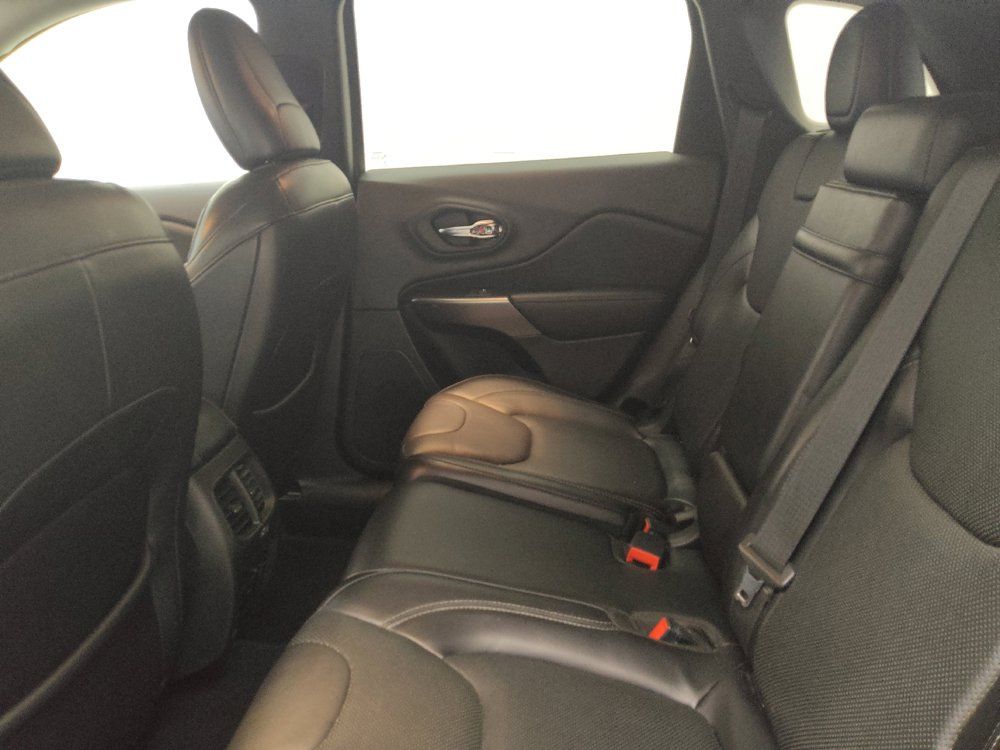 Used 2019 Jeep Cherokee Limited w/ Luxury Group AWD/4WD image 18