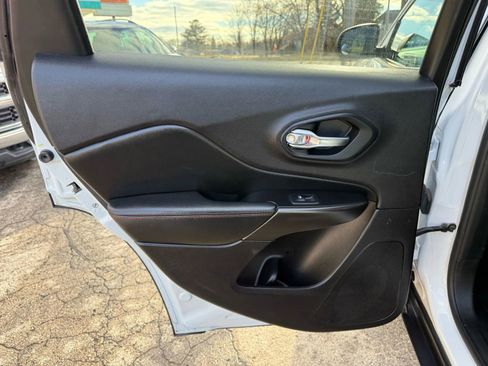 Used 2020 Jeep Cherokee Trailhawk image 11