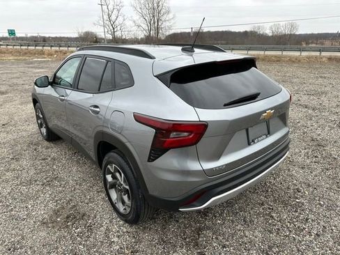 Used 2025 Chevrolet Trax LT image 5