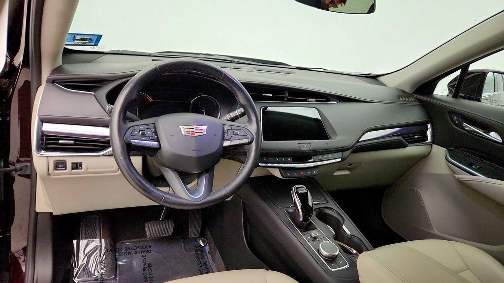 Used 2021 Cadillac XT4 Luxury w/ Cold Weather Package AWD/4WD image 13
