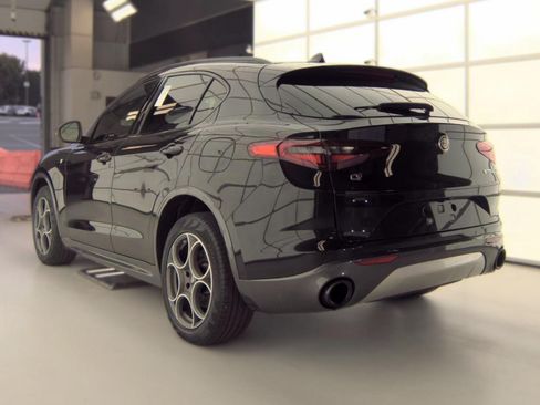 Used 2023 Alfa Romeo Stelvio Ti AWD/4WD image 3