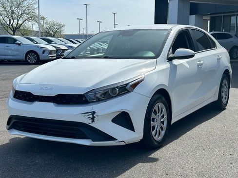 Used 2023 Kia Forte LX image 3