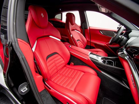 Used 2025 Ferrari Purosangue AWD/4WD image 12