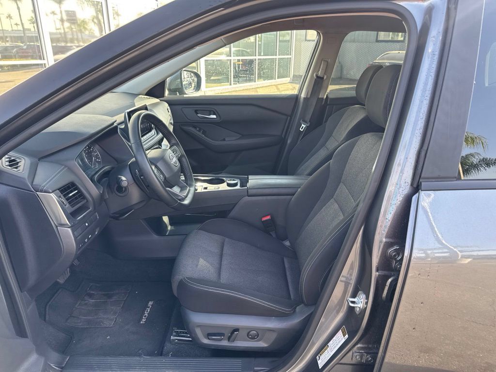 Used 2026 Nissan Rogue SV AWD/4WD image 23