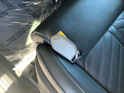 Used 2024 Kia Sorento SX Prestige image 12