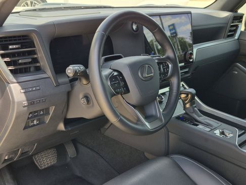 Used 2025 Lexus GX 550 w/ Accessory Package (2T) AWD/4WD image 14