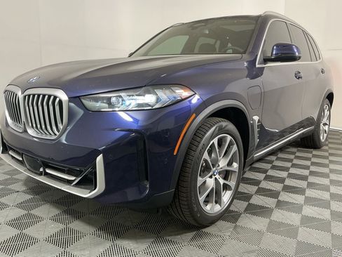 New 2026 BMW X5 xDrive50e image 2