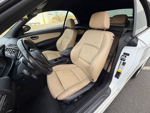 Used 2009 BMW 135i Convertible image 22