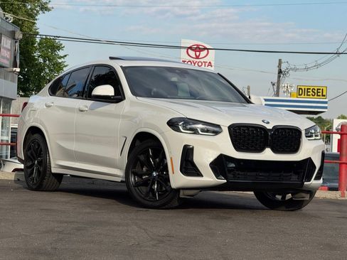 Used 2023 BMW X4 xDrive30i w/ M Sport Package 2 w/ M Sport Package AWD/4WD image 3