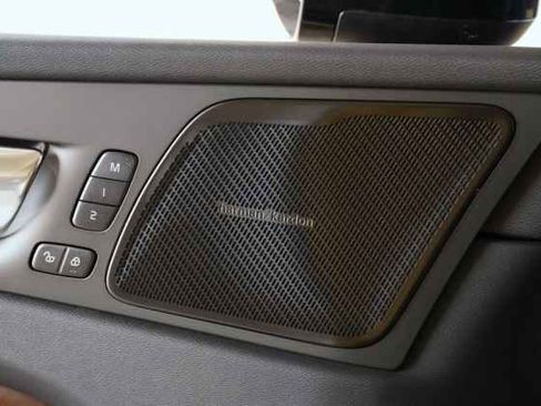 New 2025 Volvo XC60 B5 Plus w/ Protection Package Premier image 9