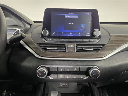 Used 2024 Nissan Altima 2.5 SV FWD image 32