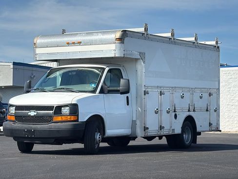 Used 2016 Chevrolet Express 3500 RWD image 2