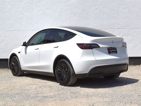 Used 2025 Tesla Model Y Long Range AWD/4WD image 2