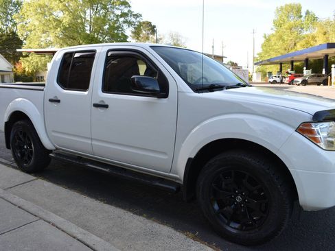 Used 2018 Nissan Frontier SV w/ Value Truck Package AWD/4WD image 25