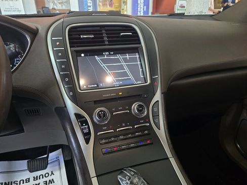 Used 2016 Lincoln MKX Reserve w/ Driver Assistance Package AWD/4WD image 25